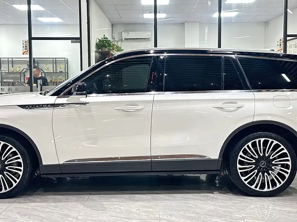 Lincoln Aviator — фото 8