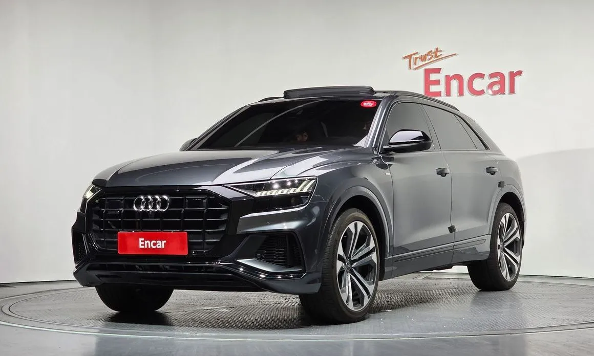 Audi Q8 — фото 1