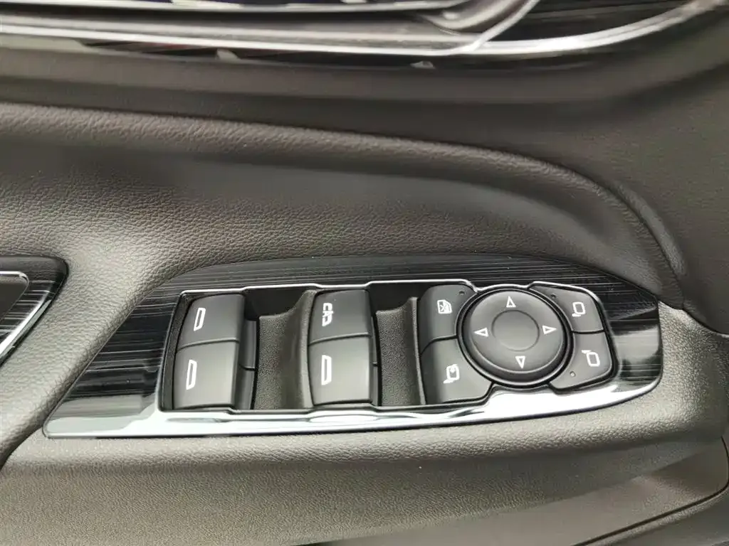 Chevrolet Equinox — фото 10