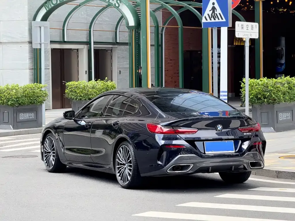 BMW 8 Series — фото 5