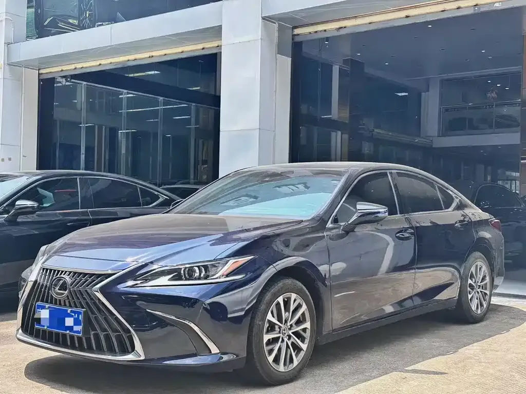 Lexus ES — фото 1