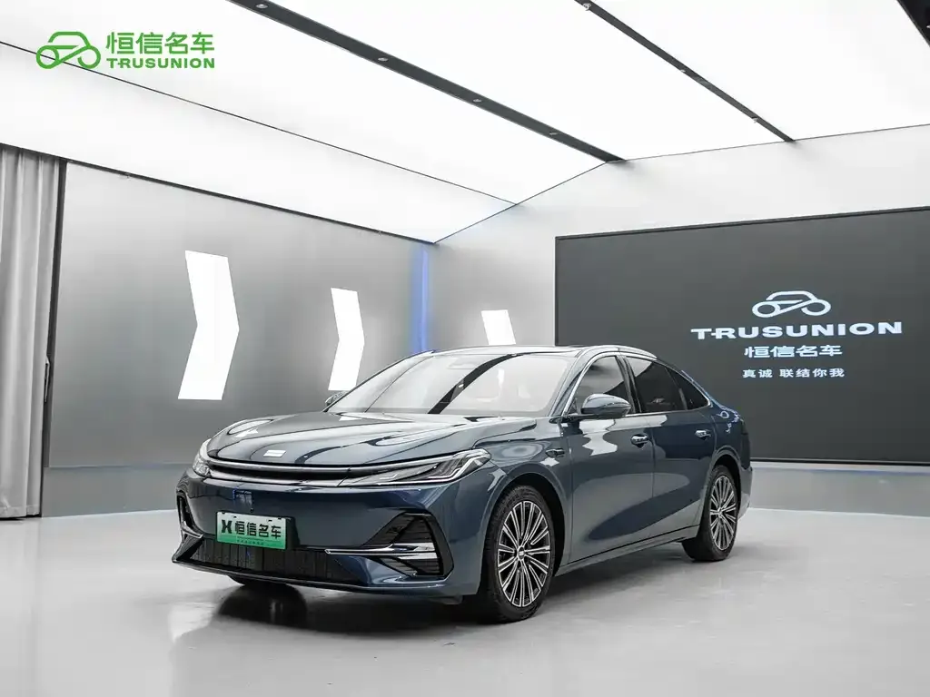 Geely Galaxy A7 — фото 1