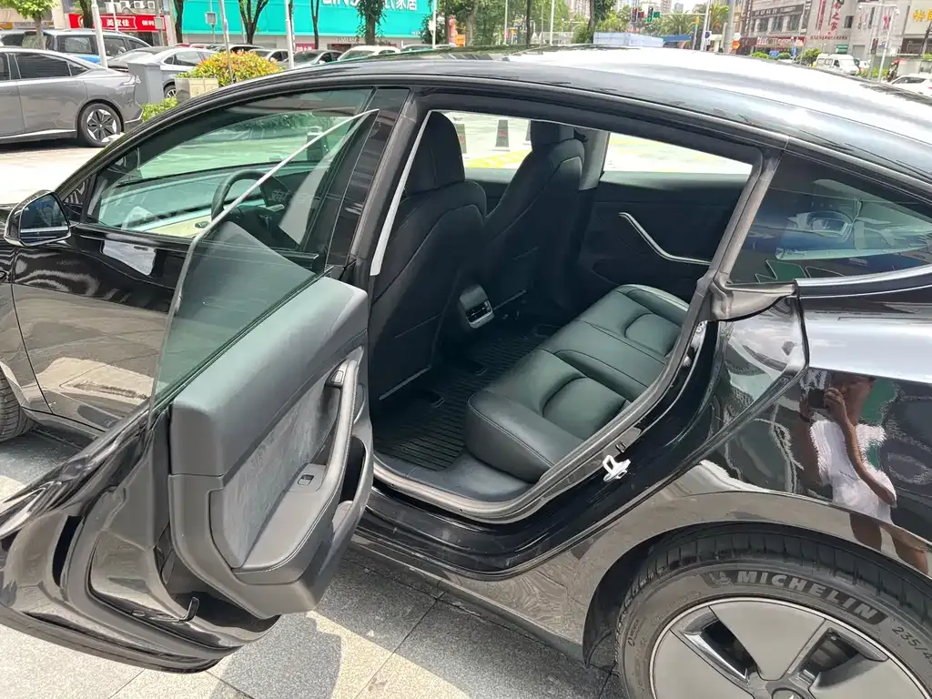 Tesla Model 3 — фото 5