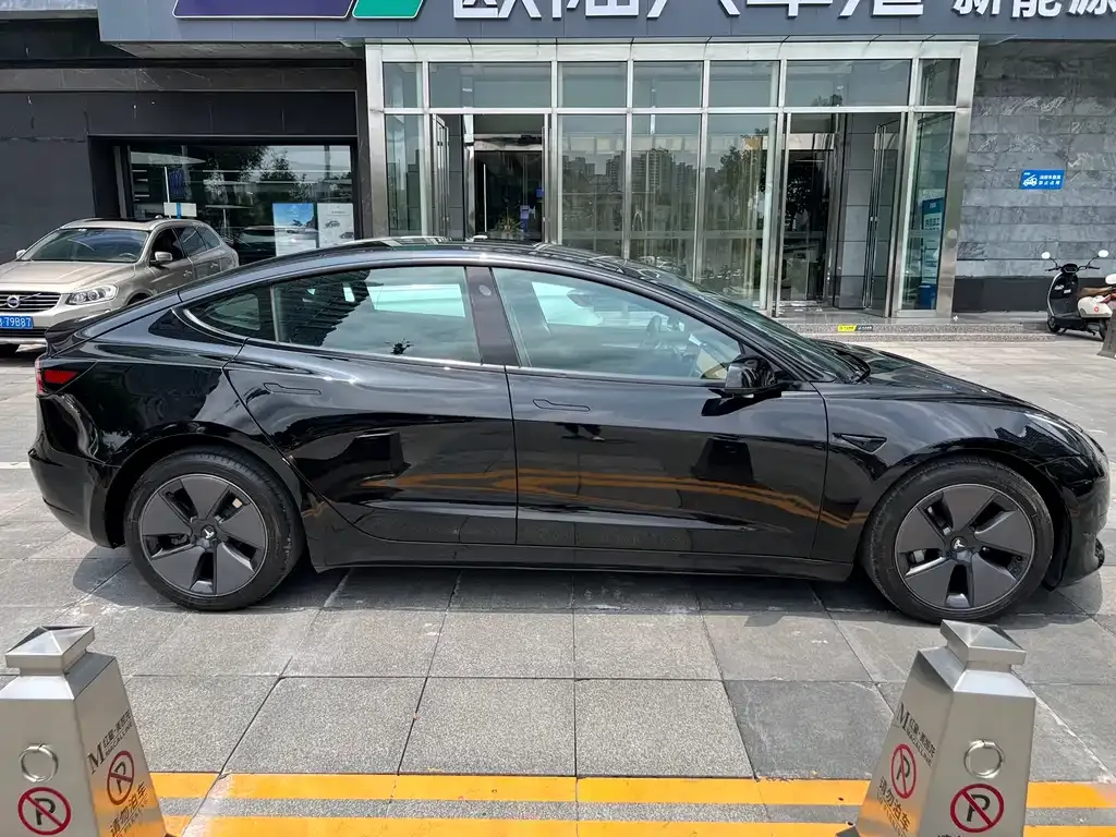 Tesla Model 3 — фото 2