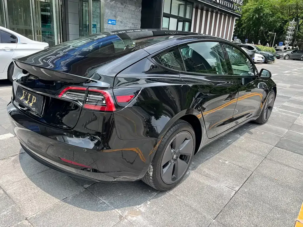 Tesla Model 3 — фото 3