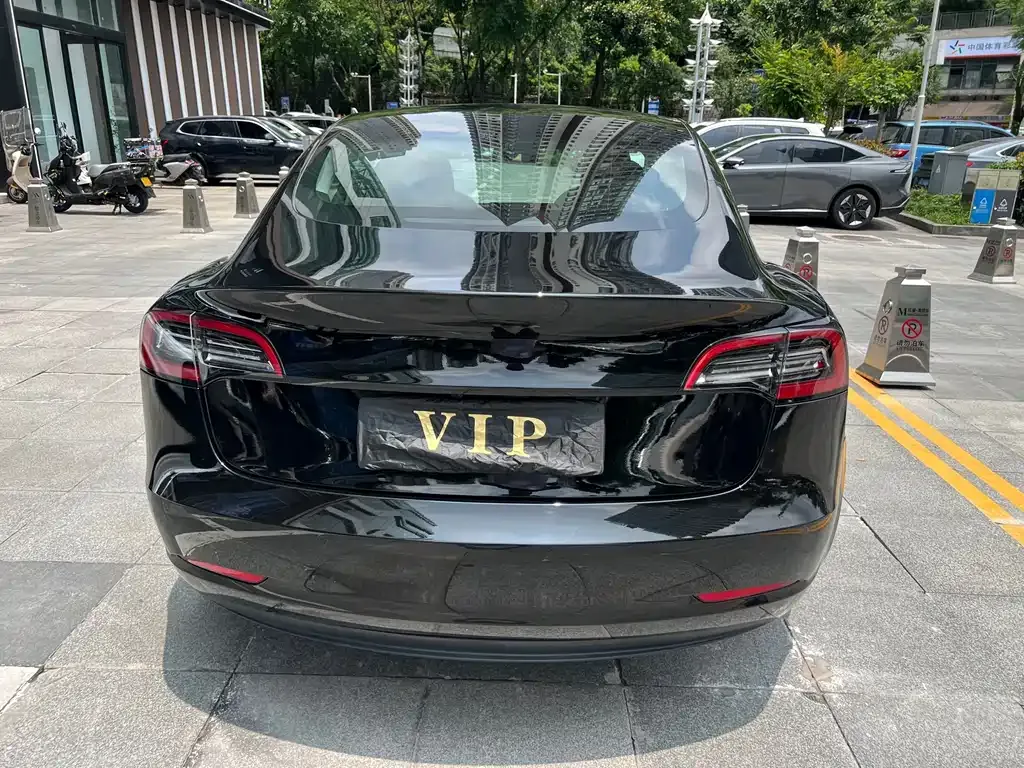 Tesla Model 3 — фото 10