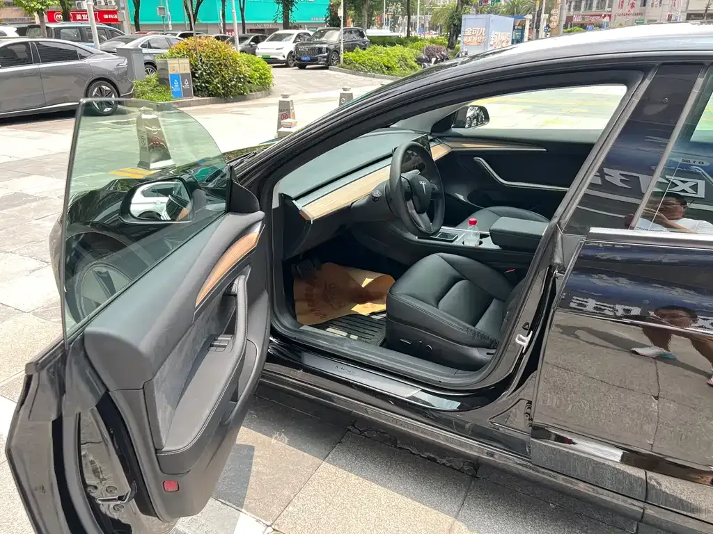 Tesla Model 3 — фото 6