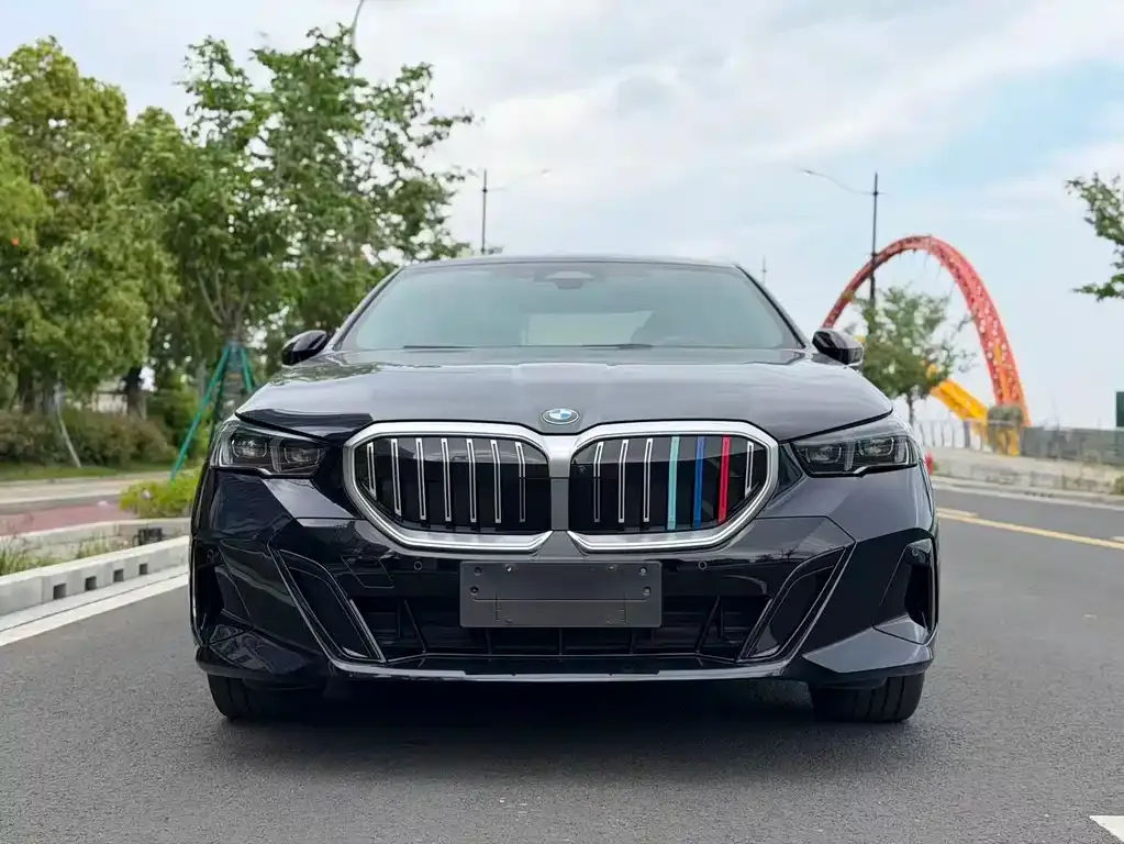 BMW 5 Series — фото 2