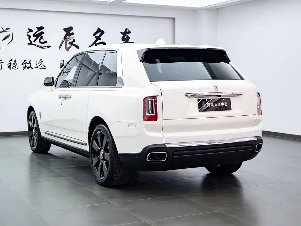 Rolls-Royce Cullinan — фото 10