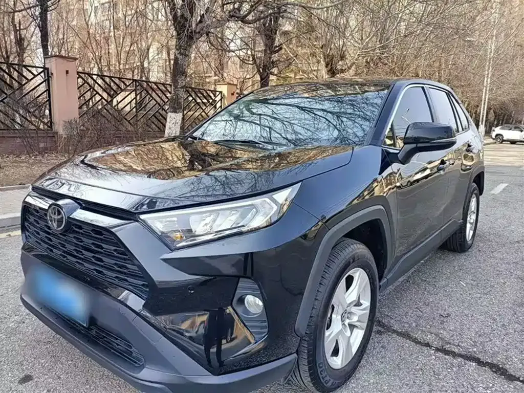 Toyota RAV4 — фото 5