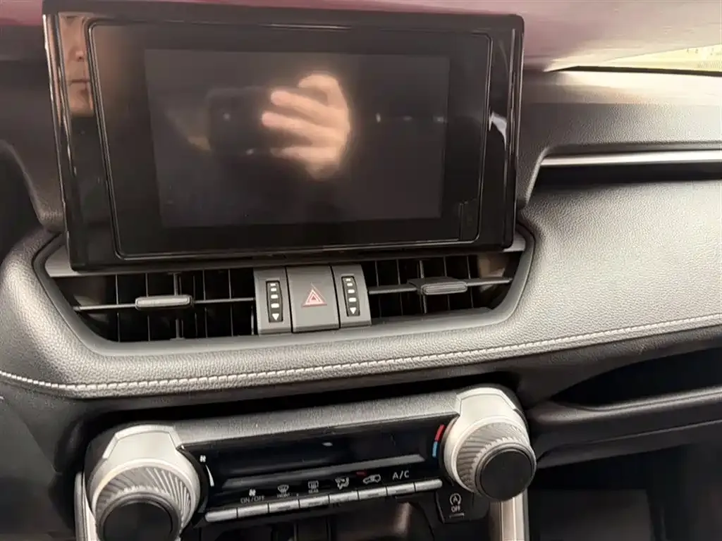 Toyota RAV4 — фото 2
