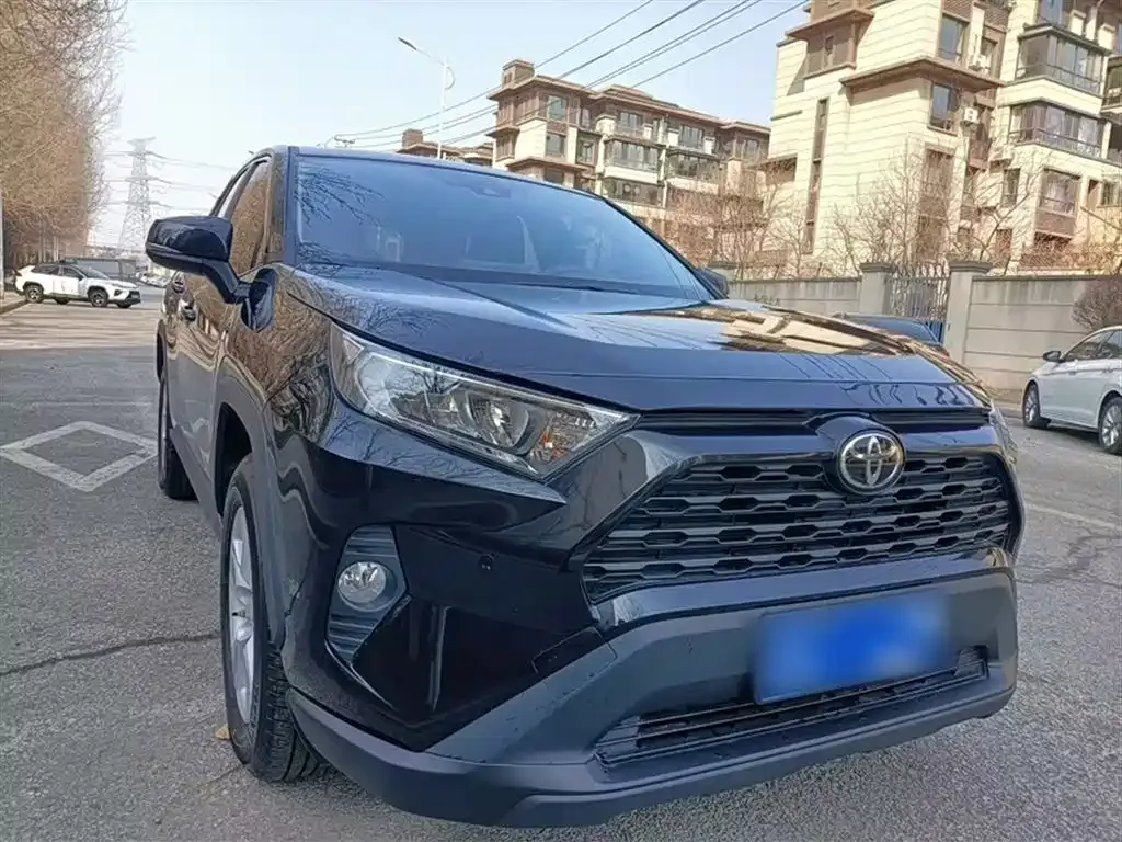 Toyota RAV4 — фото 10