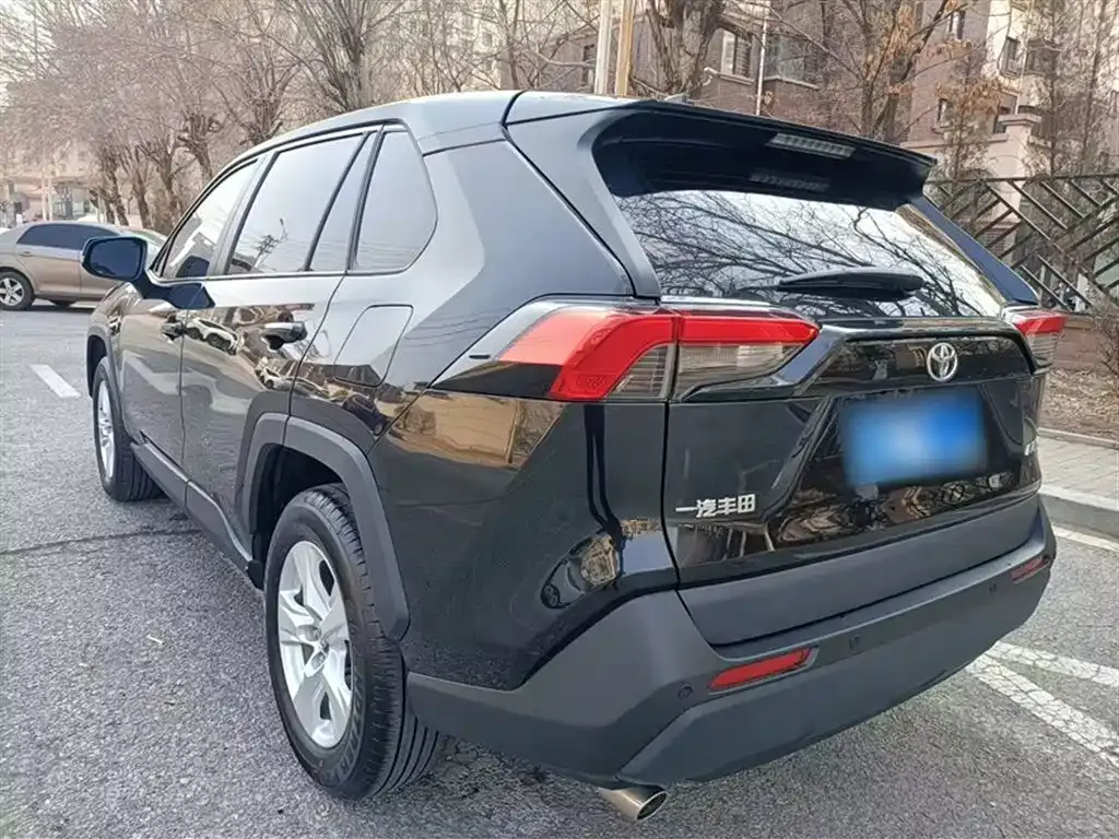 Toyota RAV4 — фото 4