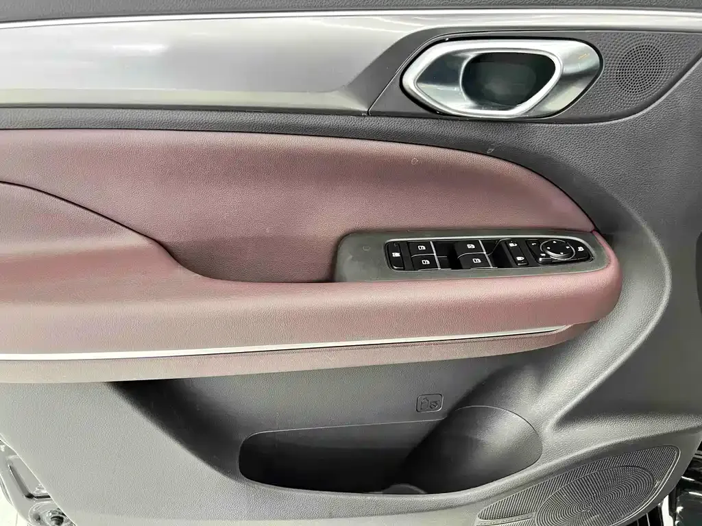 GAC Motor Trumpchi M6 — фото 10
