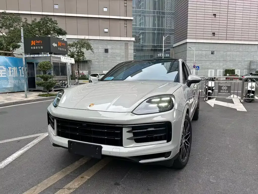 Porsche Cayenne — фото 1