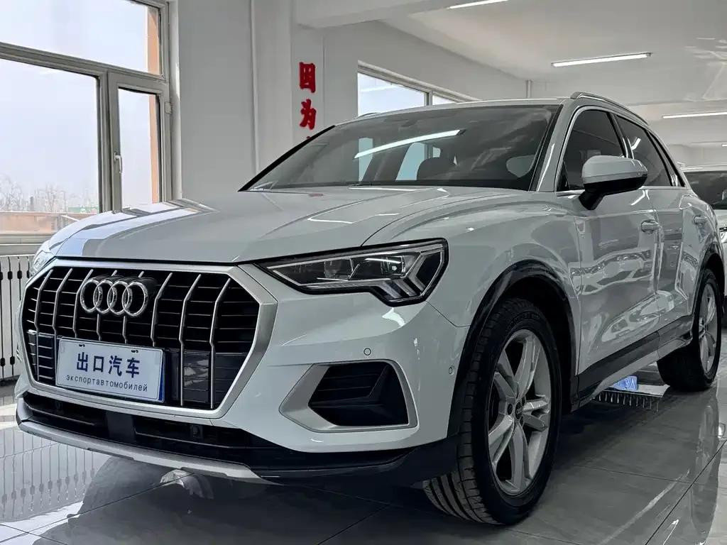 Audi Q3 — фото 1