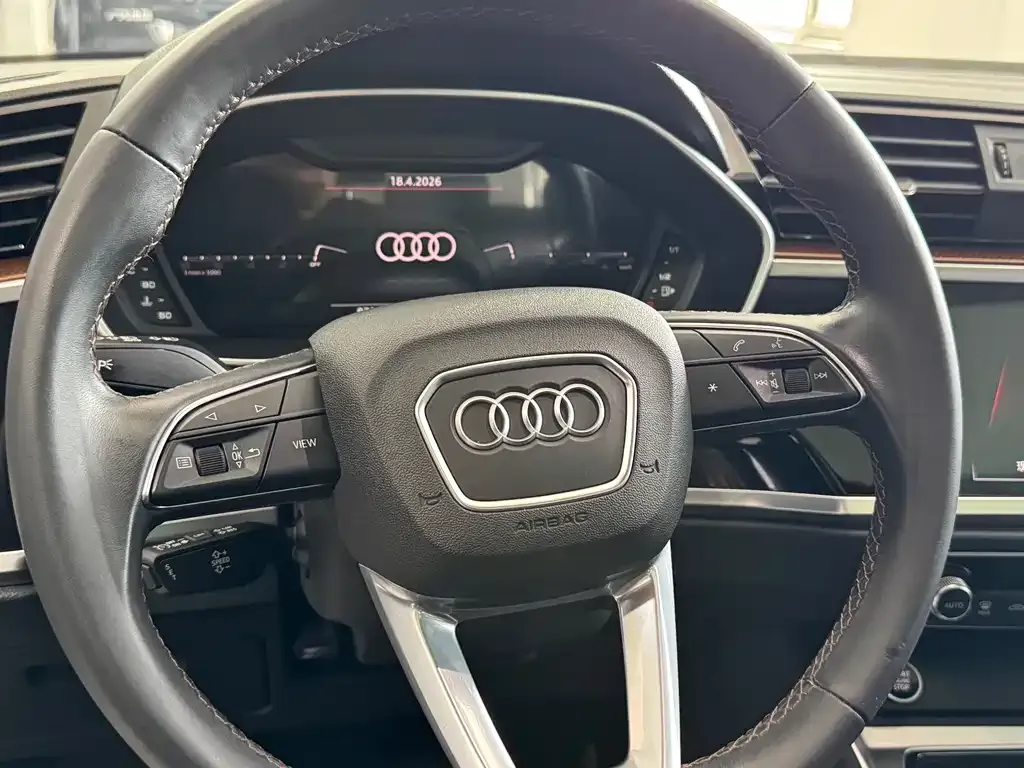 Audi Q3 — фото 10