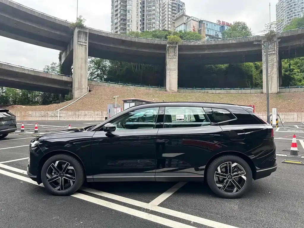 Volvo XC70 Plug-in Hybrid — фото 9