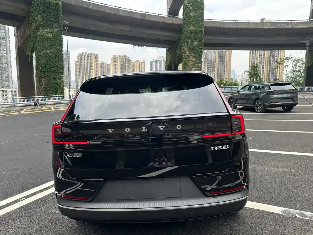 Volvo XC70 Plug-in Hybrid — фото 4