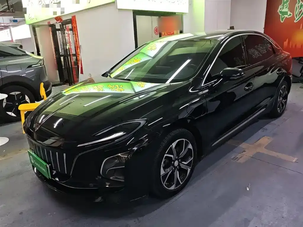 Hongqi E-QM5 — фото 1