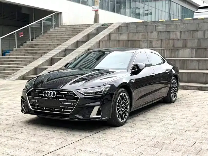 Audi A7L — фото 1