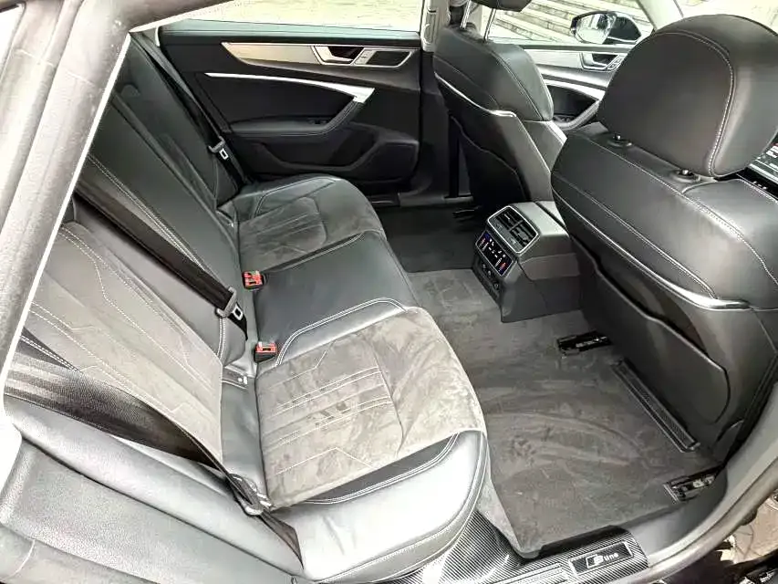 Audi A7L — фото 5