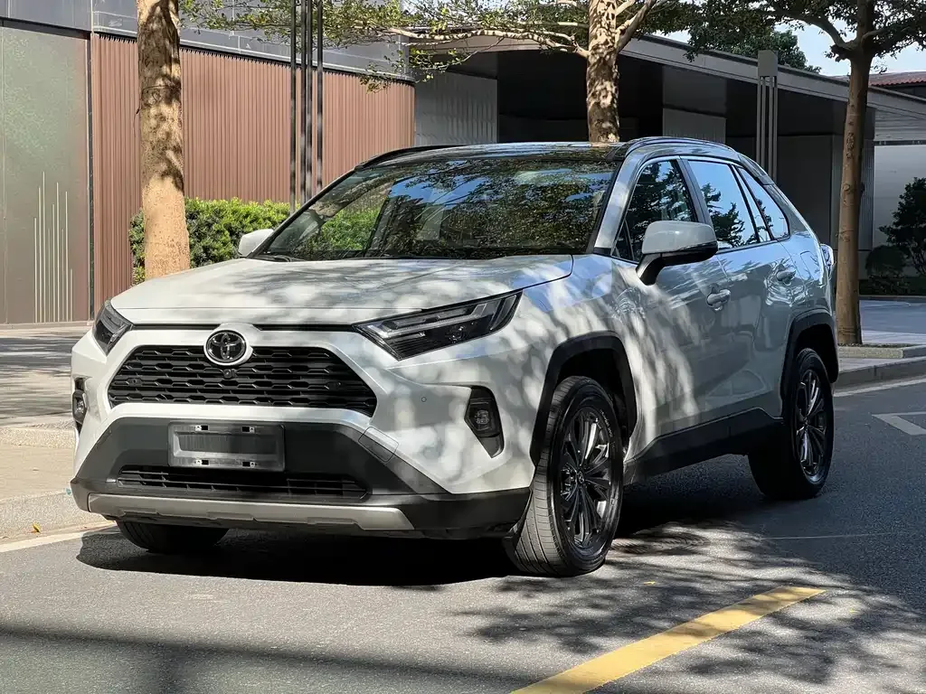 Toyota RAV4 — фото 1