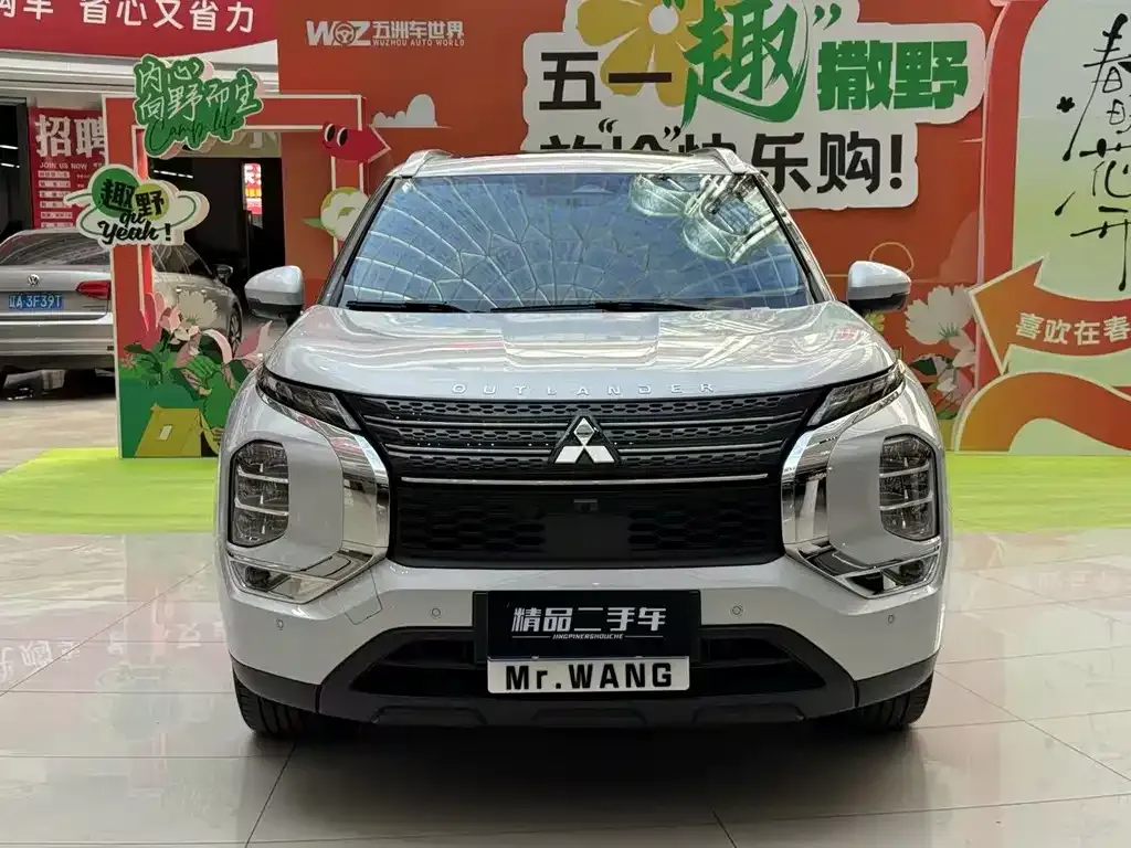 Mitsubishi Outlander — фото 1