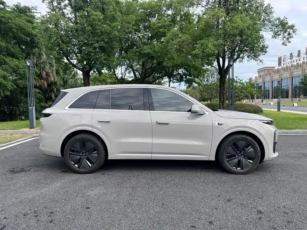 Li Auto L6 — фото 9