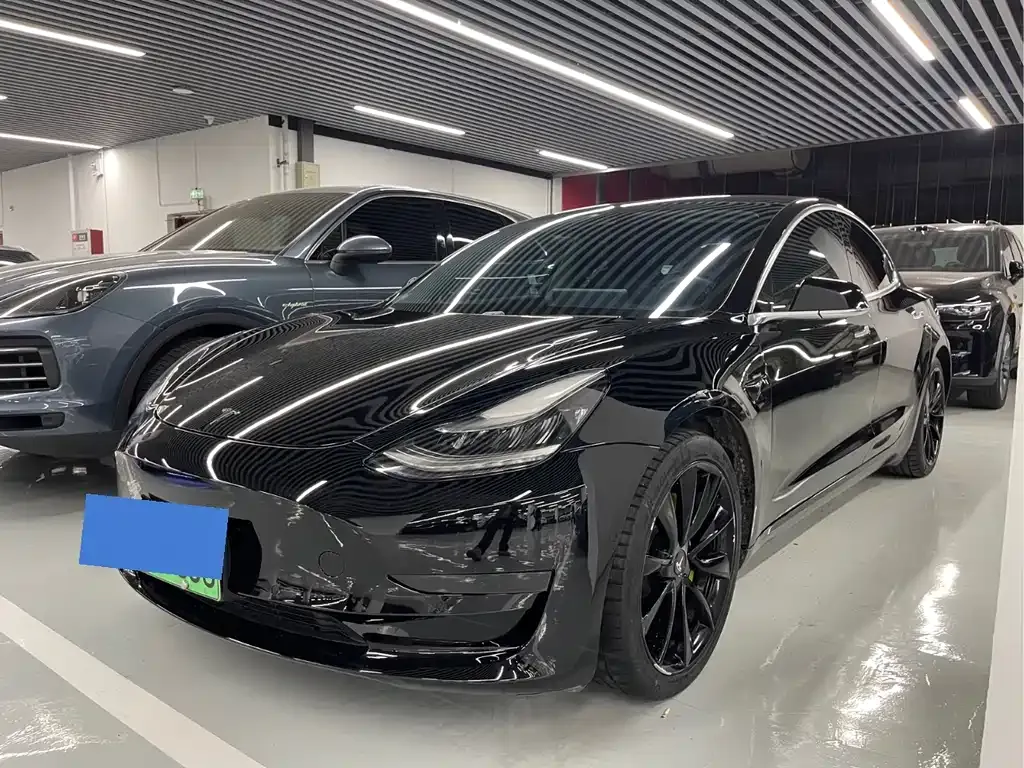 Tesla Model 3 — фото 1