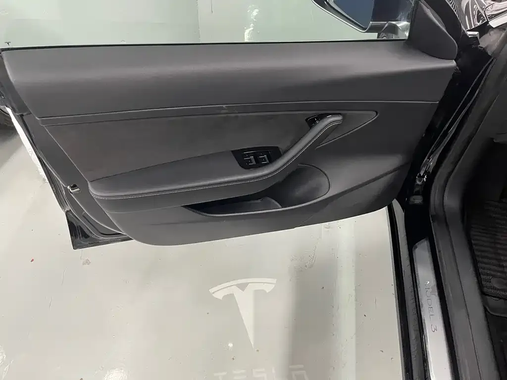 Tesla Model 3 — фото 2