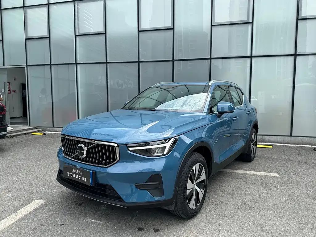 Volvo XC40 — фото 1