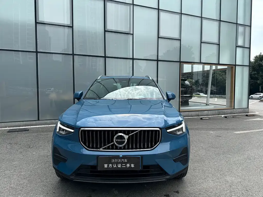 Volvo XC40 — фото 8