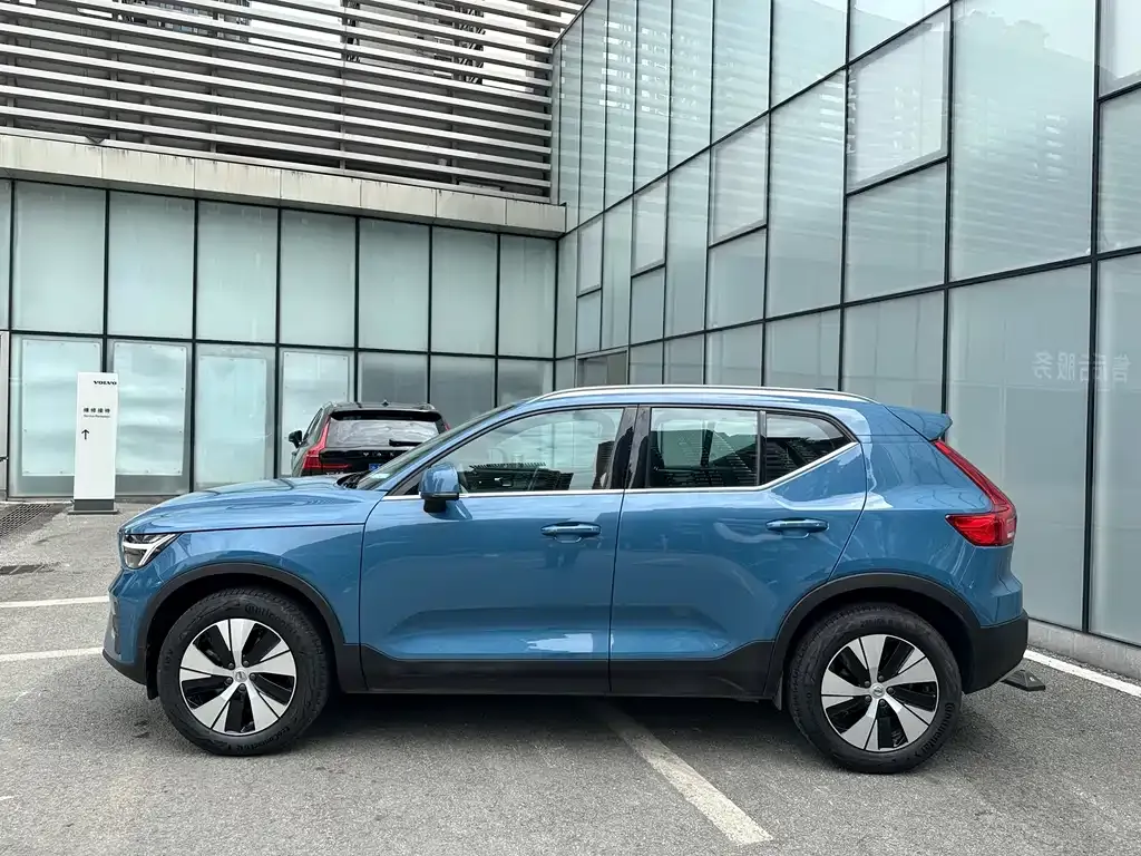 Volvo XC40 — фото 5