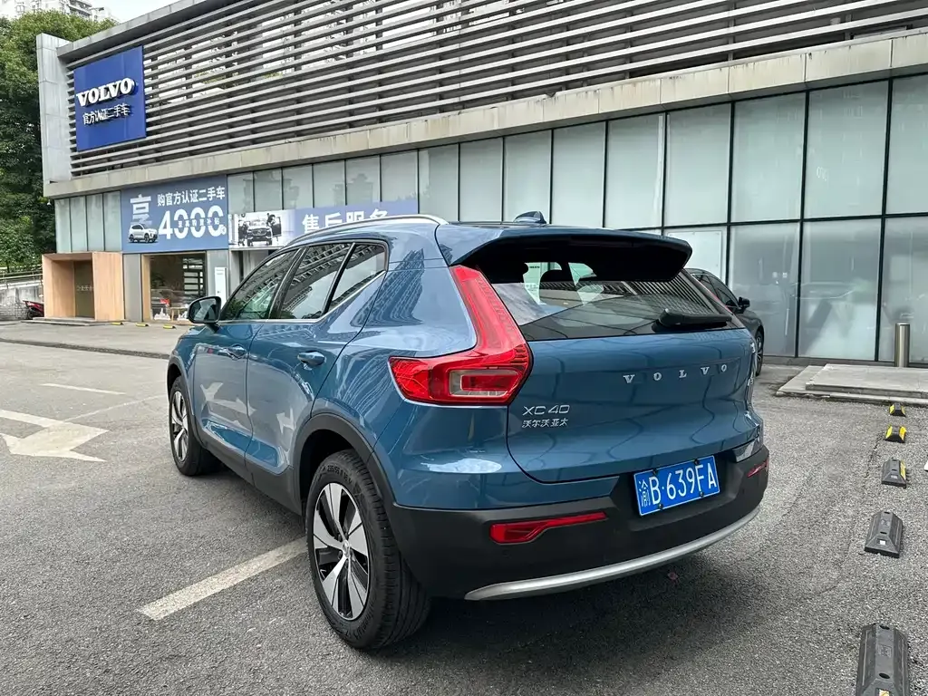 Volvo XC40 — фото 9