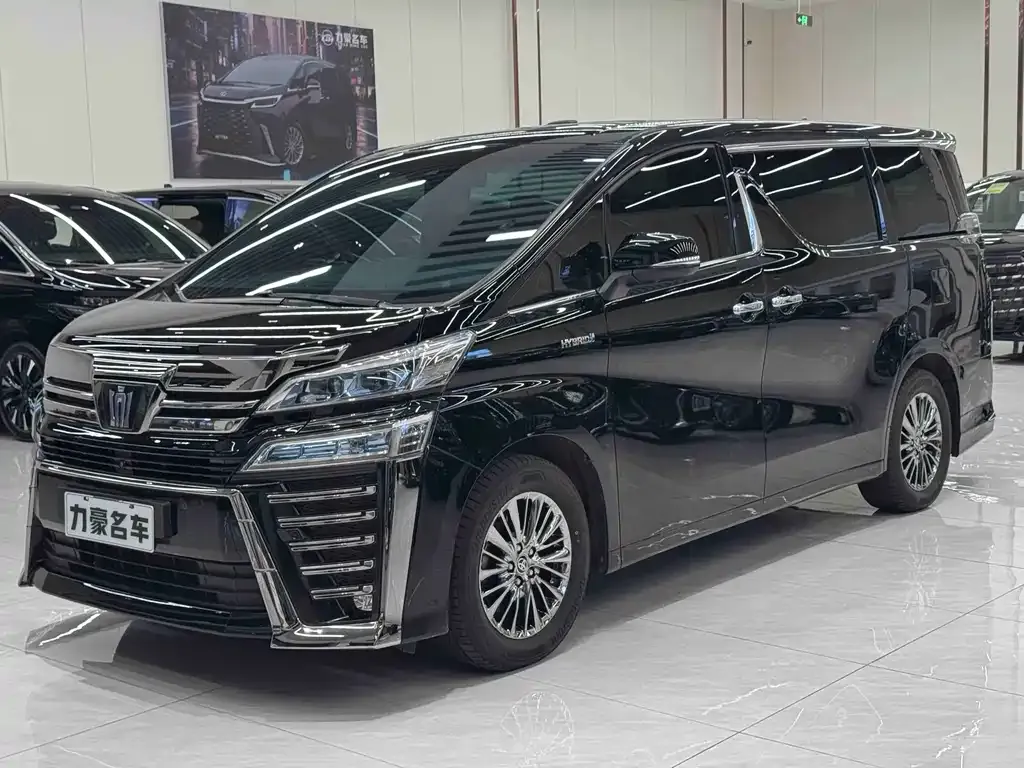 Toyota Vellfire — фото 1