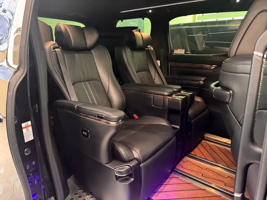 Toyota Vellfire — фото 3