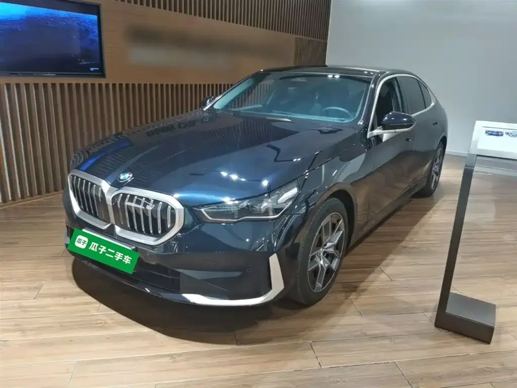 BMW 5 Series — фото 1