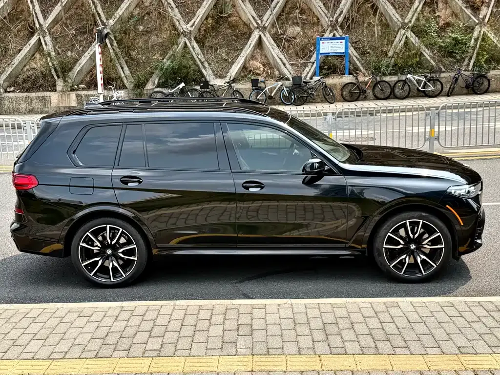 BMW X7 — фото 7