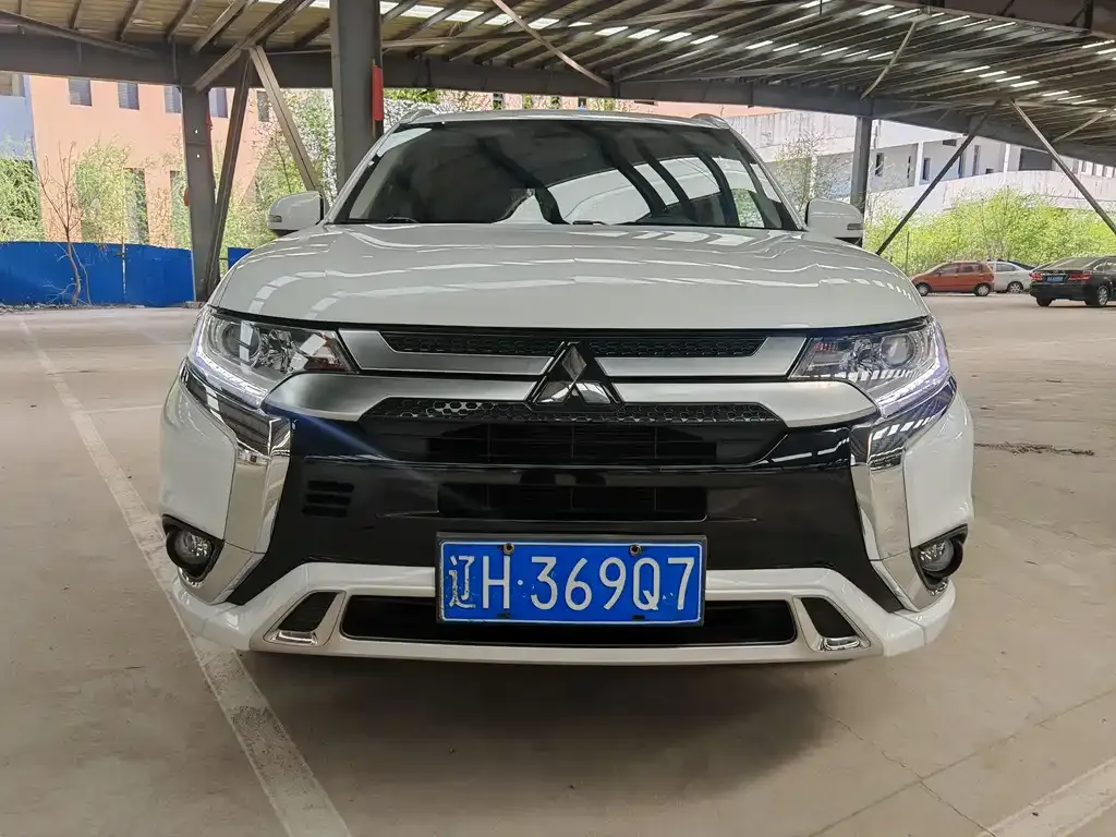Mitsubishi Outlander — фото 9