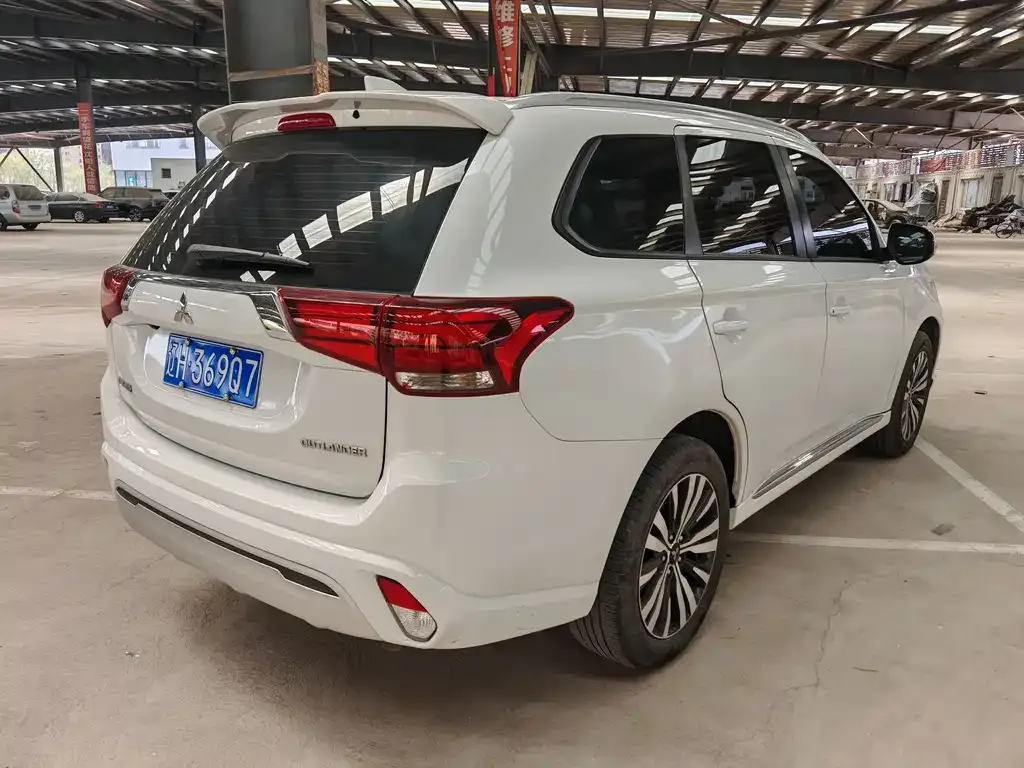 Mitsubishi Outlander — фото 4
