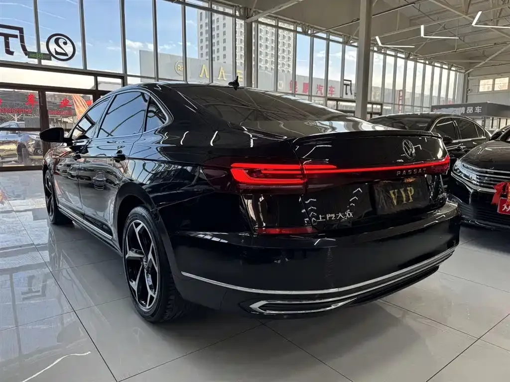 Volkswagen Passat — фото 7