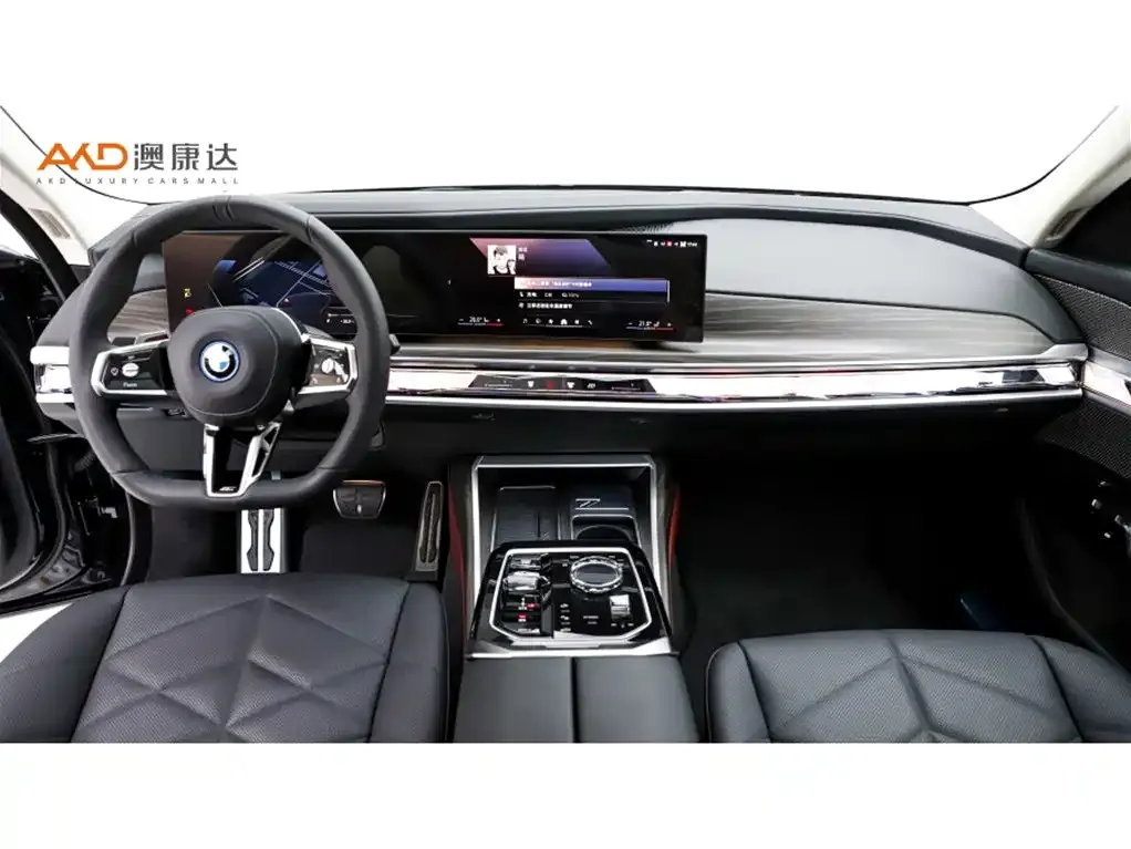 BMW i7 — фото 8