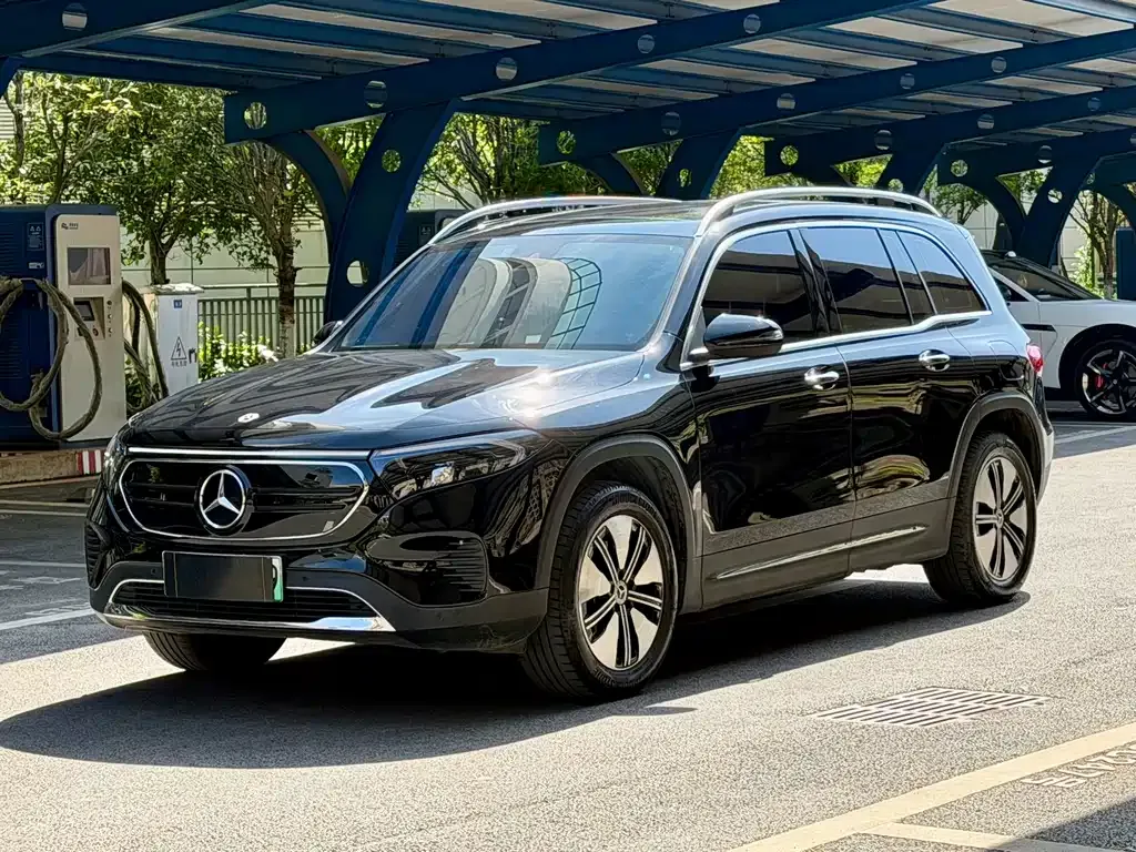 Mercedes-Benz EQB — фото 1