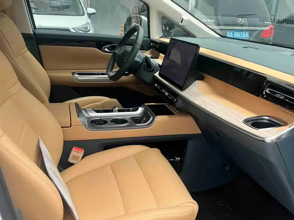 GAC Motor Trumpchi E8 — фото 4