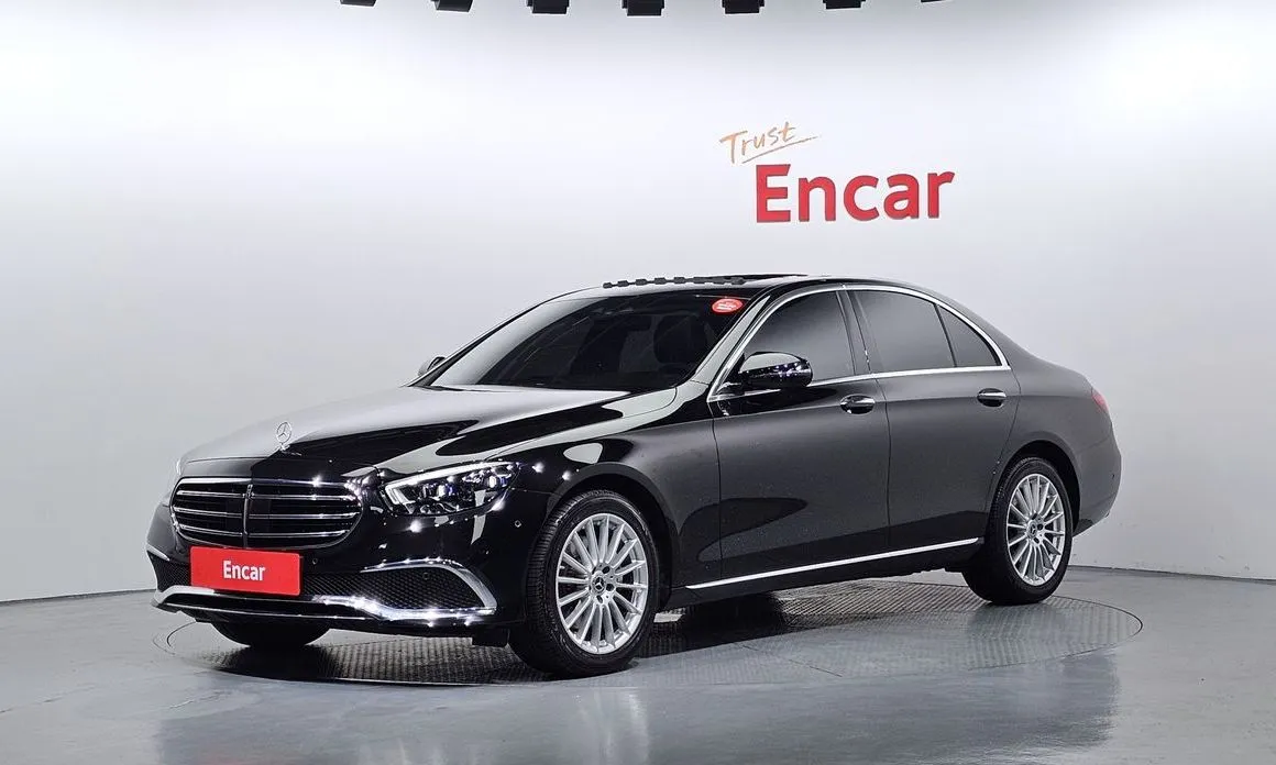 Mercedes-Benz E-Class — фото 1
