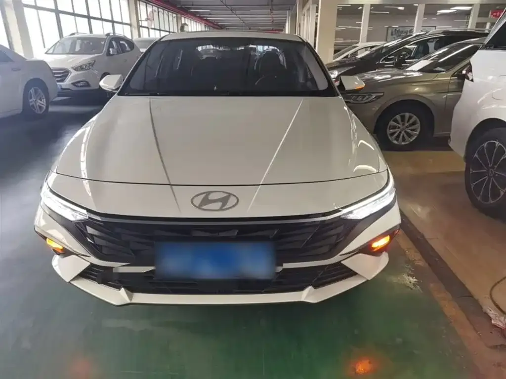 Hyundai Elantra — фото 7