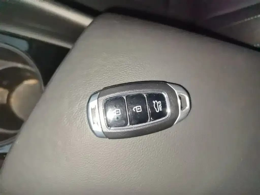 Hyundai Elantra — фото 10