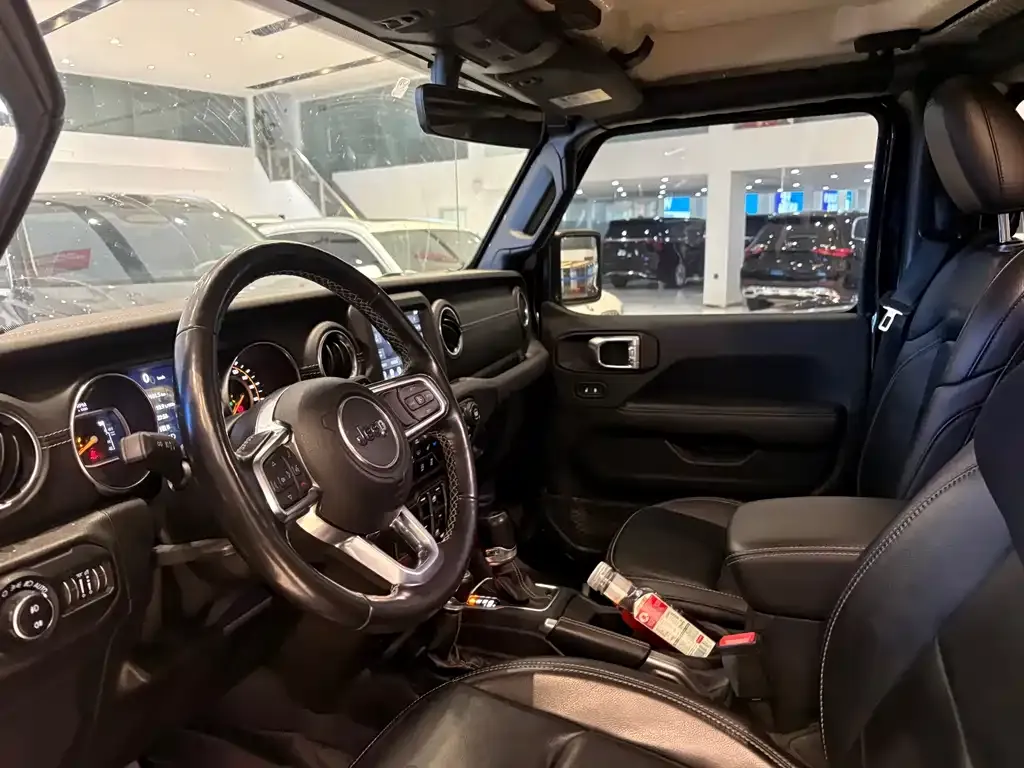 Jeep Wrangler — фото 6