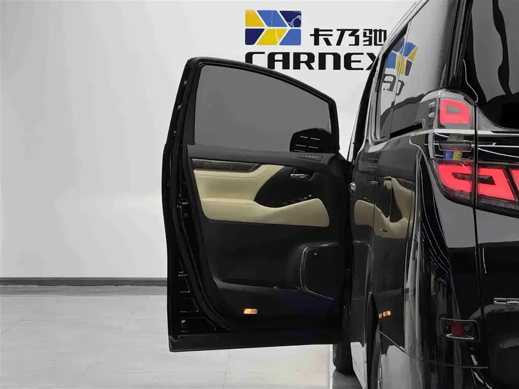 Toyota Vellfire — фото 2
